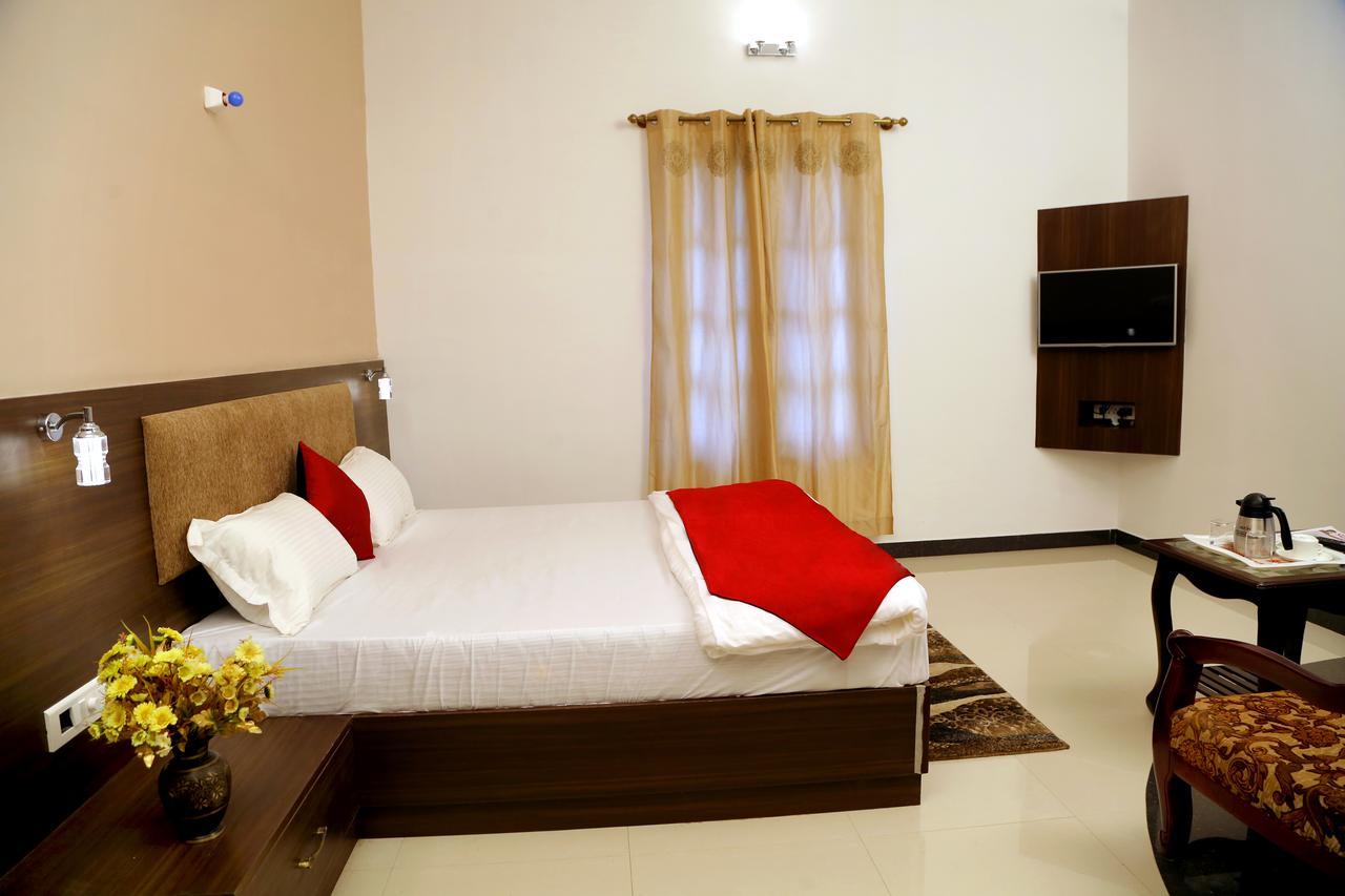 Premier Inn Yercaud Exterior photo